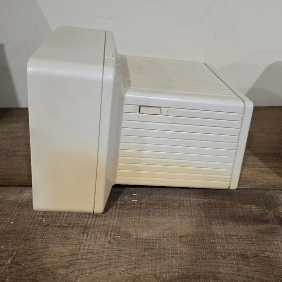 Apple iic Computer Monitor (Model A2M4090) - Picture 8 of 9